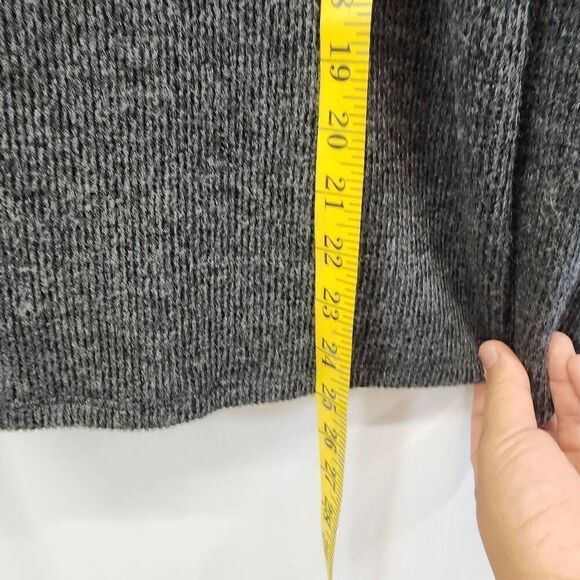 Express Size M Women’s Puff Sleeve Mock Neck Pullover Sweater Dark Gray N13 NWT - Picture 3 of 6